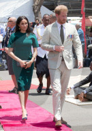 PEOPLE - Royal Tour: Meghan fühlt ihren Babybauch 