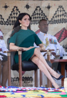 PEOPLE - Royal Tour: Meghan fühlt ihren Babybauch 