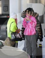 EXKLUSIV - Bella Thorne und Mod Sun 'undercover' am Flughafen von LA