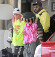 EXKLUSIV - Bella Thorne und Mod Sun 'undercover' am Flughafen von LA