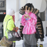 EXKLUSIV - Bella Thorne und Mod Sun 'undercover' am Flughafen von LA
