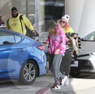 EXKLUSIV - Bella Thorne und Mod Sun 'undercover' am Flughafen von LA