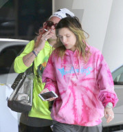 EXKLUSIV - Bella Thorne und Mod Sun 'undercover' am Flughafen von LA