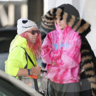 EXKLUSIV - Bella Thorne und Mod Sun 'undercover' am Flughafen von LA