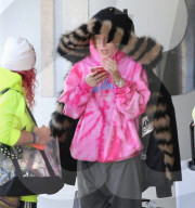 EXKLUSIV - Bella Thorne und Mod Sun 'undercover' am Flughafen von LA
