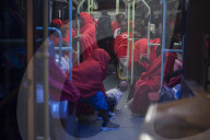 NEWS - Spanien: Gerettete Flüchtlinge im Hafen von Malaga