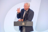 PEOPLE - Spanien: Richard Gere und Alejandra Silva zu Besuch im Parlament