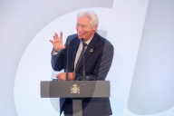 PEOPLE - Spanien: Richard Gere und Alejandra Silva zu Besuch im Parlament