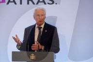PEOPLE - Spanien: Richard Gere und Alejandra Silva zu Besuch im Parlament