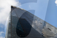 NEWS - Spiderman Alain Robert klettert auf den Heron Tower in London 