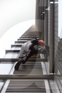 NEWS - Spiderman Alain Robert klettert auf den Heron Tower in London 