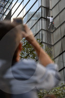 NEWS - Spiderman Alain Robert klettert auf den Heron Tower in London 