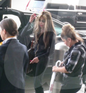 EXKLUSIV - La Toya Jackson 'dünn' am Flughafen von LA