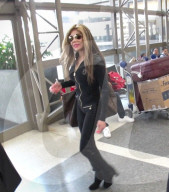 EXKLUSIV - La Toya Jackson 'dünn' am Flughafen von LA