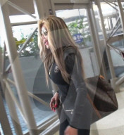 EXKLUSIV - La Toya Jackson 'dünn' am Flughafen von LA