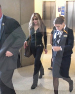 EXKLUSIV - La Toya Jackson 'dünn' am Flughafen von LA