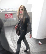 EXKLUSIV - La Toya Jackson 'dünn' am Flughafen von LA