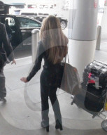 EXKLUSIV - La Toya Jackson 'dünn' am Flughafen von LA
