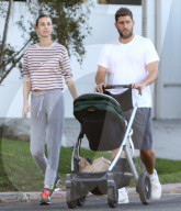 PEOPLE - Whitney Port und Tim Rosenman schieben Sonny durch LA