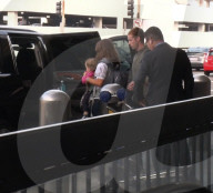 EXKLUSIV - Natalie Portman mit Baby Amalia am Flughafen von LA
