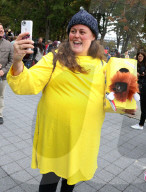 FEATURE - Halloween: Hunde Parade im Tompkins Square Park in NYC
