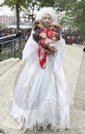 FEATURE - Halloween: Hunde Parade im Tompkins Square Park in NYC