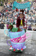 FEATURE - Halloween: Hunde Parade im Tompkins Square Park in NYC