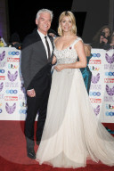 PEOPLE - Pride Of Britain Awards: Promis auf dem Roten Teppich 