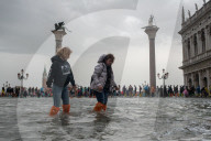 NEWS - Venedig: Markusplatz nach Hochwasser evakuiert