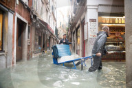 NEWS - Venedig: Markusplatz nach Hochwasser evakuiert