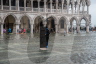 NEWS - Venedig: Markusplatz nach Hochwasser evakuiert