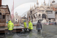 NEWS - Venedig: Markusplatz nach Hochwasser evakuiert