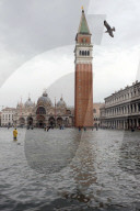 NEWS - Venedig: Markusplatz nach Hochwasser evakuiert