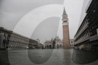 NEWS - Italien: Sehr hohes Hochwasser in Venedig