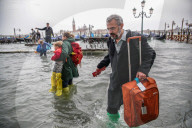 NEWS - Italien: Sehr hohes Hochwasser in Venedig