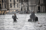 NEWS - Italien: Sehr hohes Hochwasser in Venedig
