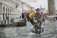 NEWS - Italien: Sehr hohes Hochwasser in Venedig