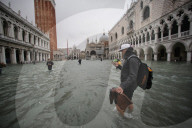 NEWS - Italien: Sehr hohes Hochwasser in Venedig