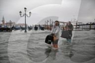 NEWS - Italien: Sehr hohes Hochwasser in Venedig