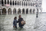 NEWS - Italien: Sehr hohes Hochwasser in Venedig