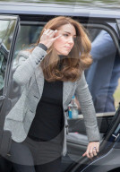 PEOPLE - Kate und William sportlich zu Besuch in Basildon