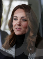 PEOPLE - Kate und William sportlich zu Besuch in Basildon