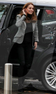 PEOPLE - Kate und William sportlich zu Besuch in Basildon