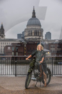 FEATURE - Royal Voluntary Service posiert in London