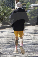 PEOPLE - Justin Bieber rennt mit seinem 'Drew‘ Lable in den Hollywood Hills
