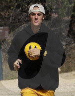PEOPLE - Justin Bieber rennt mit seinem 'Drew‘ Lable in den Hollywood Hills