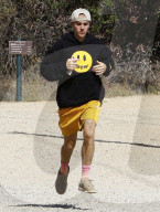PEOPLE - Justin Bieber rennt mit seinem 'Drew‘ Lable in den Hollywood Hills
