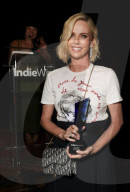 PEOPLE - Charlize Theron an den IndieWire Honors in Los Angeles