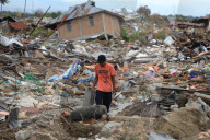 NEWS - Indonesien: Einen Monat nach dem Tsunami