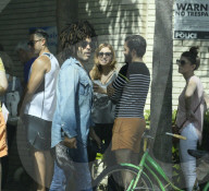 EXKLUSIV - Lenny Kravitz geht mit seiner neuen Freundin ins Wahllokal in Miami Beach